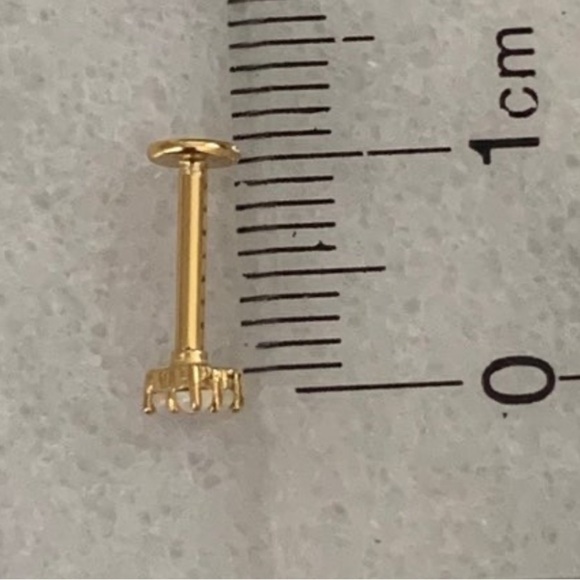 COPY - COPY - Gold Opal Crystal Flower Mini Micro Cartilage Earring - Picture 3 of 3